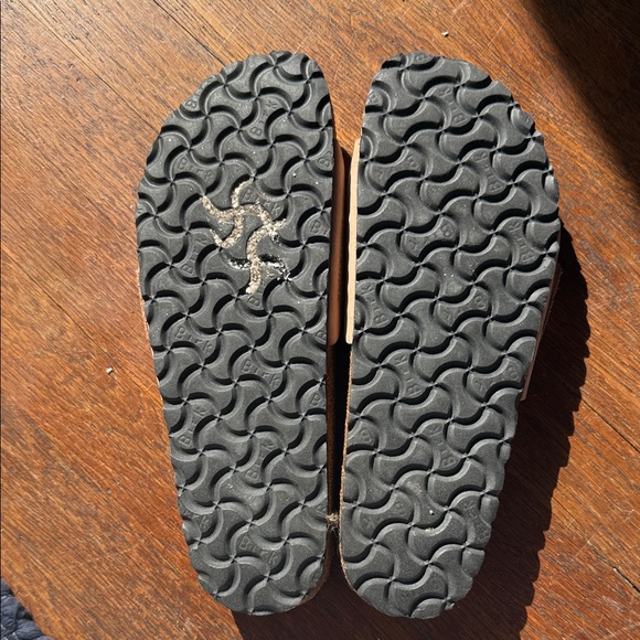 Birkenstock Kids Brown Sandals with Gold Buckle - Picture 3 of 3